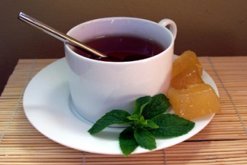 תה מנטה ג'ינג'ר - ג'ינג'ר הוא צמח מייזע שעוזר נגד שפעת