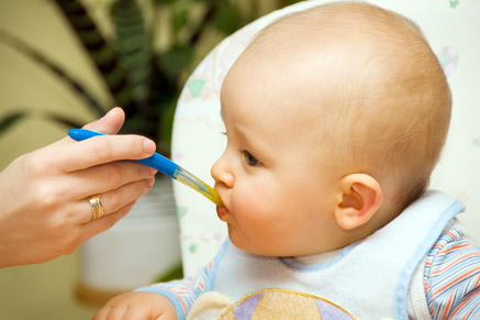 מעבר למזון מוצק הוא תהליך חשוב לתינוק