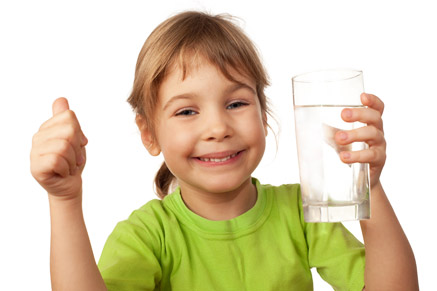 חשוב לדעת את העובדות הנכונות בנוגע לשתיית מים
