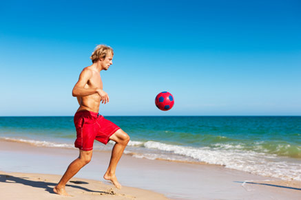 כדורגל חופים - פעילות ספורטיבית נפלאה בקיץ